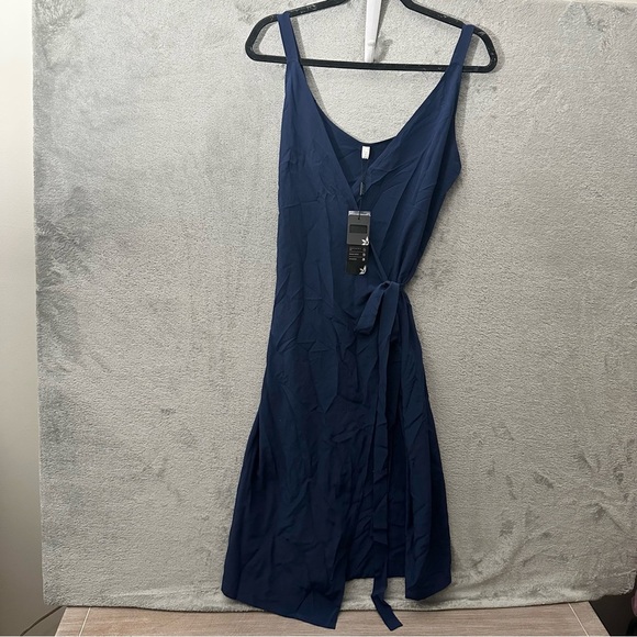 NWT Lily Silk Tie-Waist Wrap Dress in Navy- S - Picture 2 of 9